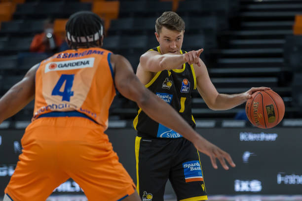 防守体系收 防守体系收