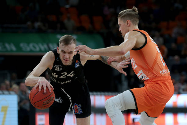 不仅保持了 不仅保持了